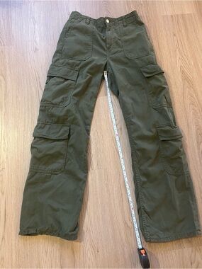 Zara Olive Cargo Pants with Multiple Pockets